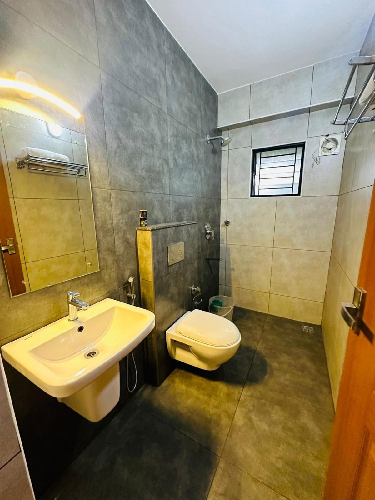 Hotel Nujoom Rooms & Apartments Kochi Exteriör bild